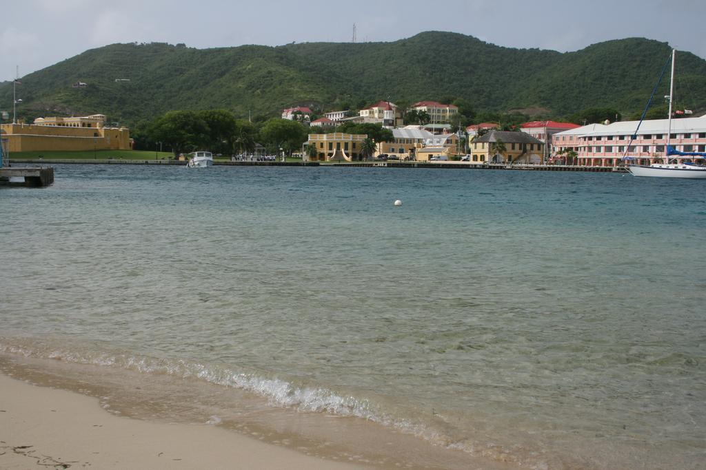 Hotel On The Cay Christianted Bagian luar foto
