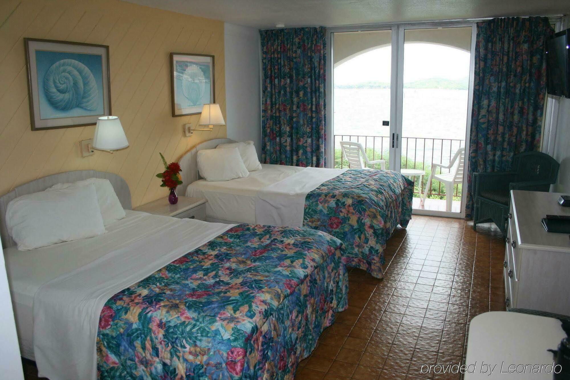 Hotel On The Cay Christianted Bagian luar foto