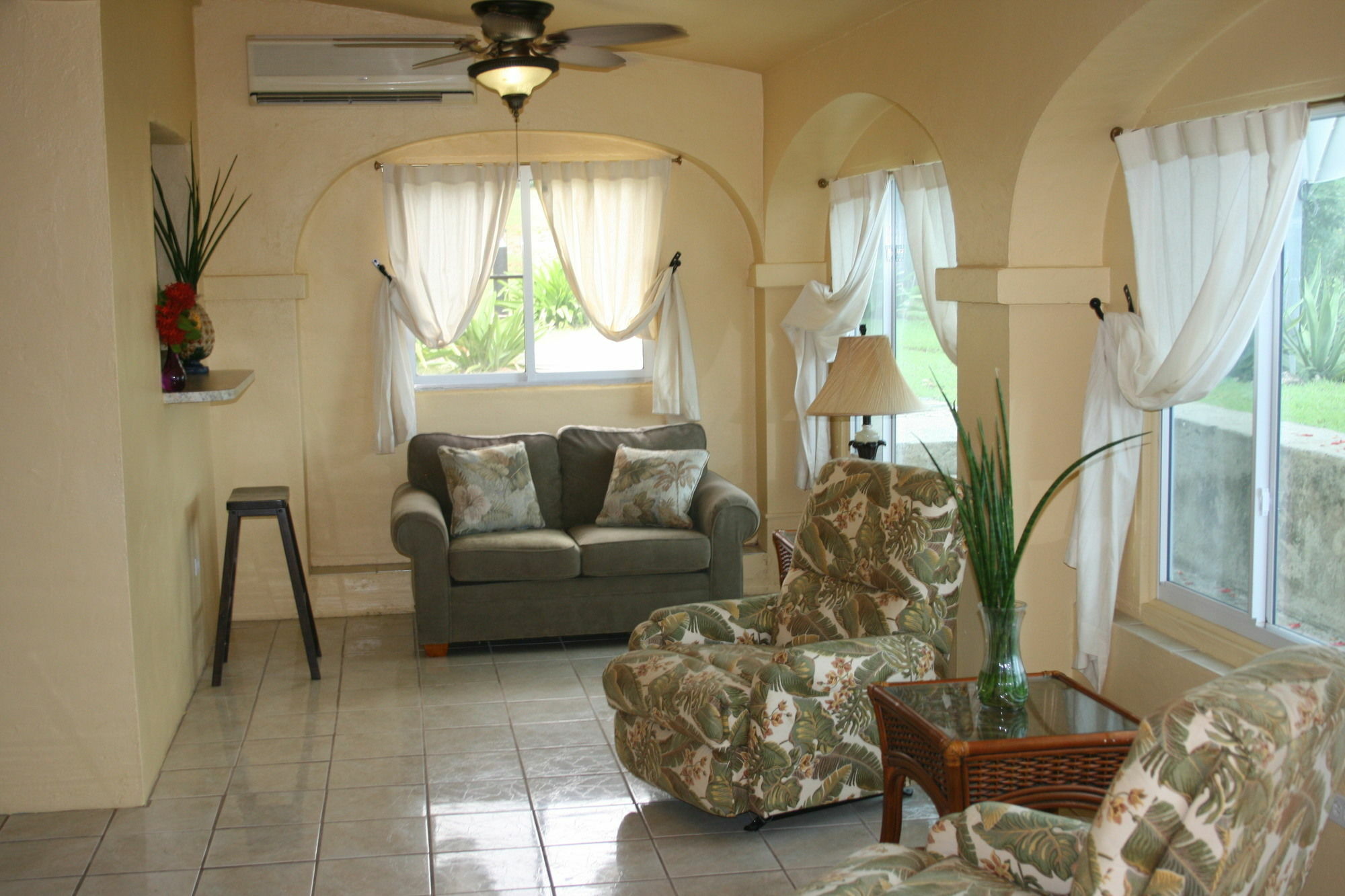 Hotel On The Cay Christianted Bagian luar foto