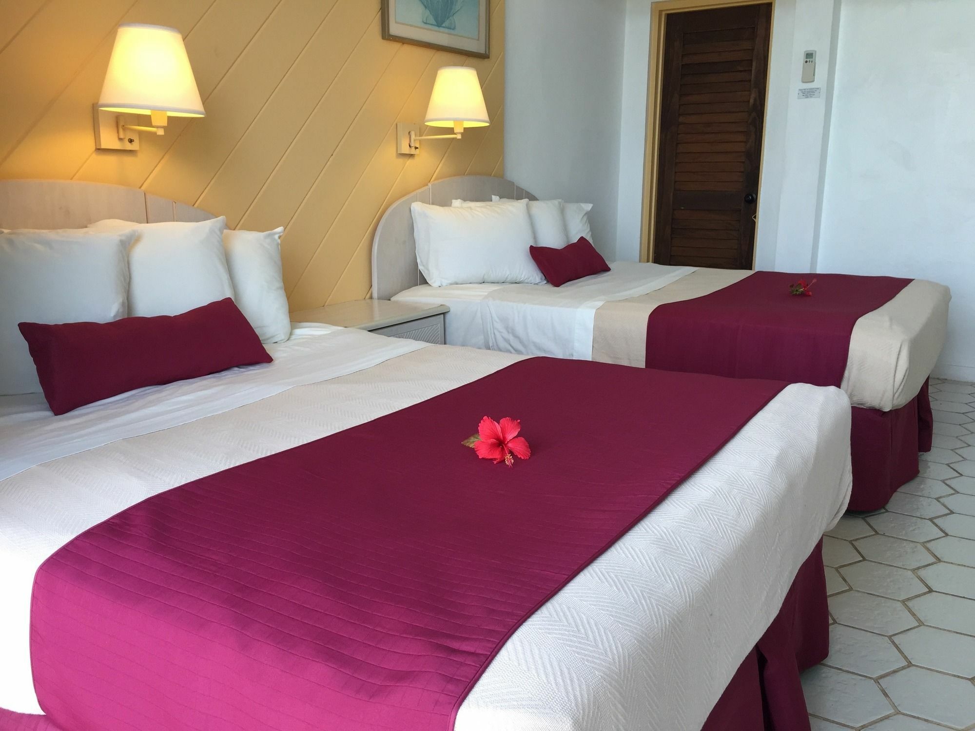 Hotel On The Cay Christianted Bagian luar foto